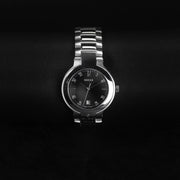 Luxury watch (YA18935): watch face zoomed out